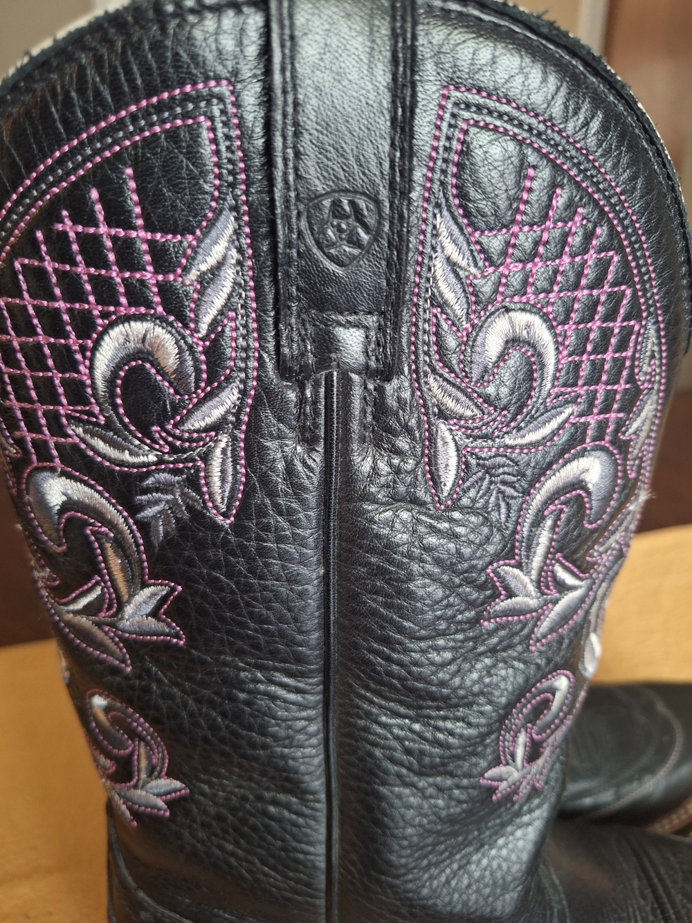🪻 Ariat Women’s Black Leather Cowboy Boots Purple Embroidered Rose 8.5 - Picture 6 of 14